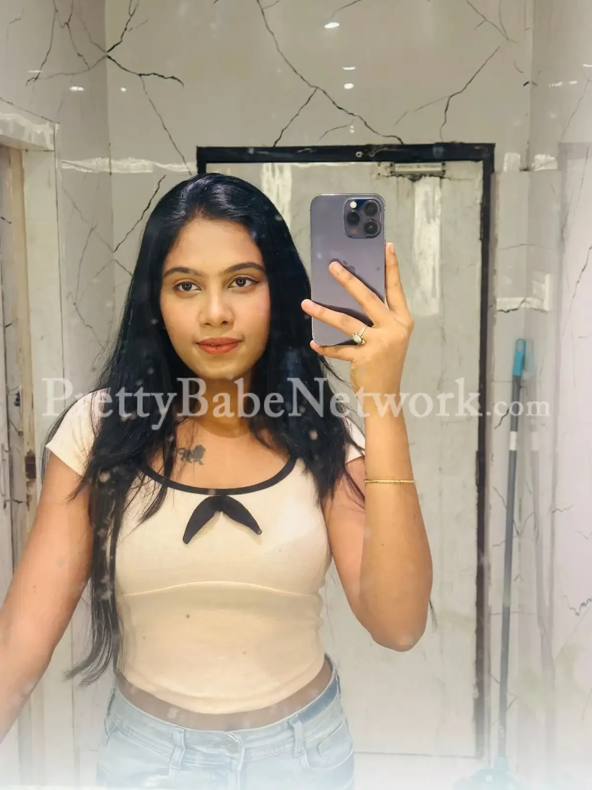 Independent College Gurgaon Escort Isha Ready to Offer Superb Blowjobs